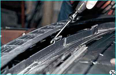 Снятие облицовки и накладки ветрового окна