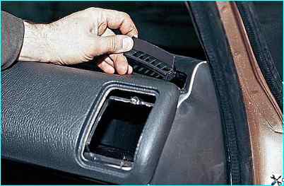 Снятие панели приборов автомобиля