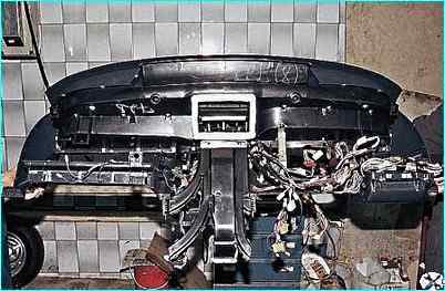 Снятие панели приборов автомобиля