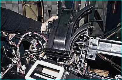 Снятие панели приборов автомобиля