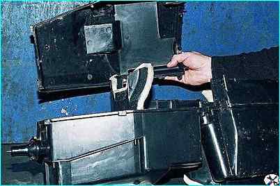 Снятие и разборка отопителя