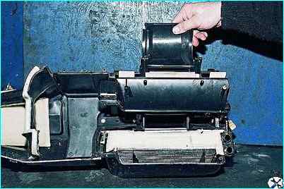 Снятие и разборка отопителя