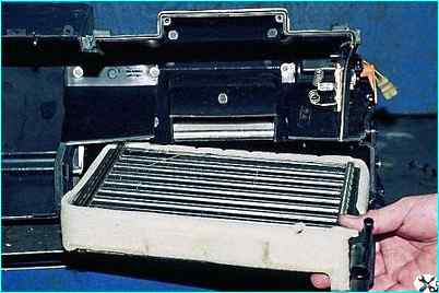 Снятие и разборка отопителя