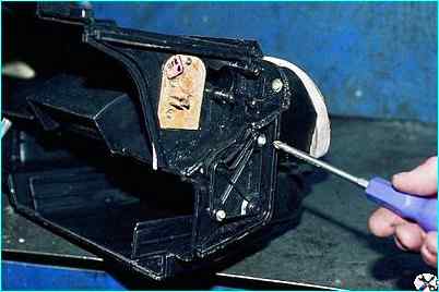 Снятие и разборка отопителя