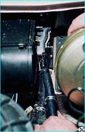 Снятие и разборка отопителя