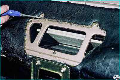 Снятие и разборка отопителя