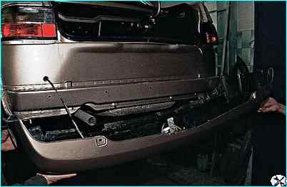 Снятие заднего бампера