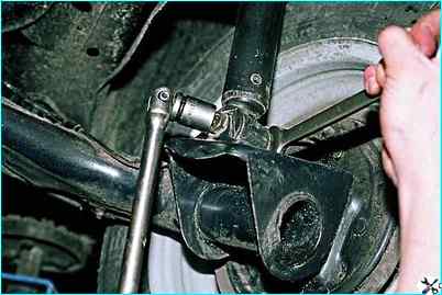 Установка проставки под амортизатор