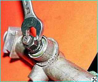 Снятие и ремонт рулевого механизма