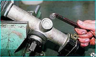 Снятие и ремонт рулевого механизма