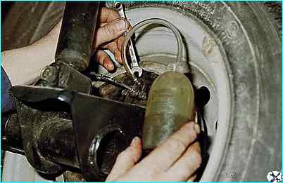 Прокачка тормозной системы автомобиля