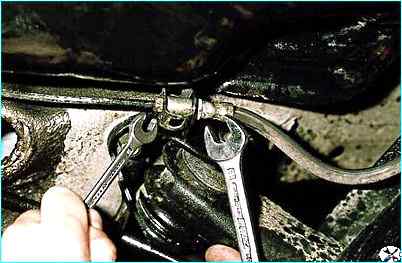 Снятие заднего тормозного шланга