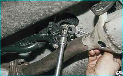 Снятие привода переключения коробки передач