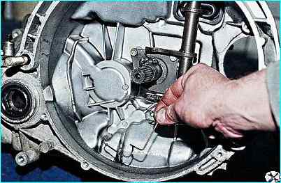 Замена деталей сцепления автомобиля