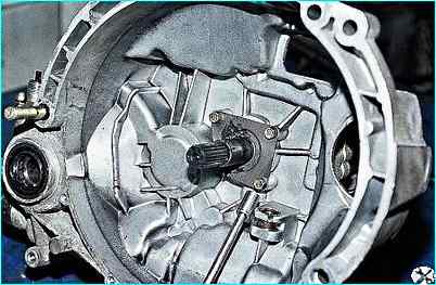 Замена деталей сцепления автомобиля