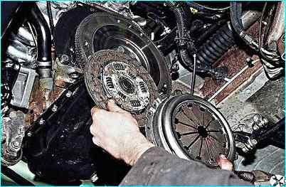 Замена деталей сцепления автомобиля