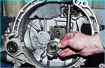 Замена деталей сцепления автомобиля