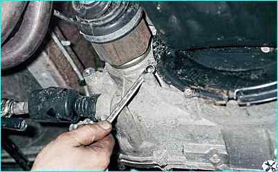 Снятие коробки передач автомобиля