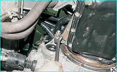 Снятие коробки передач автомобиля