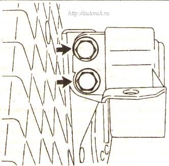 Отвернуть крепежные болты