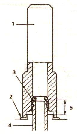 Вдавить колпачок с помощью приспособления