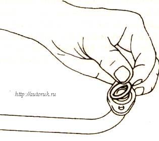 Привернуть маслозаборник с новой прокладкой