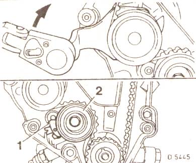 Натянуть зубчатый ремень поворотом насоса