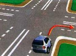 Поворот направо на перекрестке не  в крайнюю правую полосу