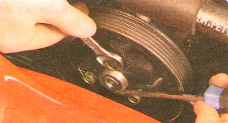 Установка поршня первого цилиндра в положение ВМТ такта сжатия Авео Шевролет