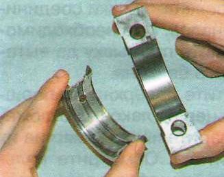 В постель среднего (третьего) коренного подшипника уложите вкладыш увеличенной толщины 