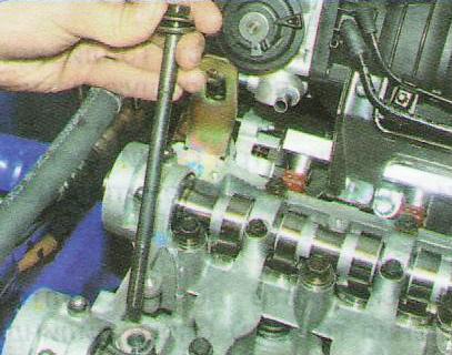 Замена прокладки ГБЦ двигателя F14D3 автомобиля Авео Шевролет