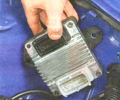 Снимите блок управления