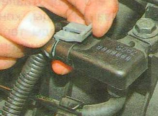 отожмите фиксатор