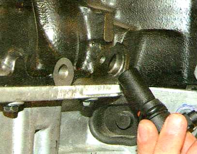 Извлеките датчик из отверстия