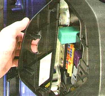 Расположение предохранителей, плавких вставок и реле и их замена на автомобиле Авео Шевролет