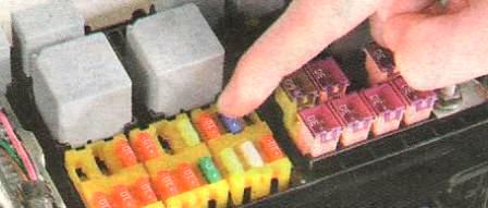 Расположение предохранителей, плавких вставок и реле и их замена на автомобиле Авео Шевролет