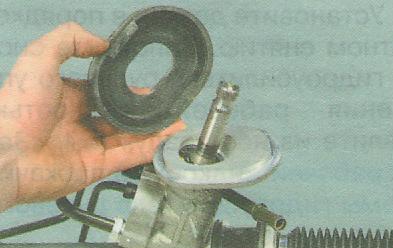 Снимите резиновый уплотнитель 