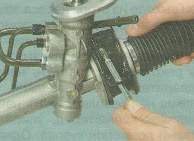 Поддев отверткой