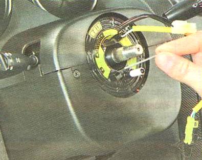 Зафиксируйте от проворачивания штифтом подходящего диаметра контактное кольцо 