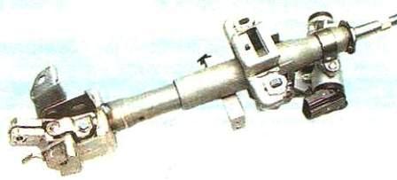 деформация или повреждение вала и корпуса рулевой колонки