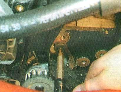 Замена и регулировка ремня ГРМ и замена натяжного ролика Авео Шевролет с двигателем F14S3 и F15S3