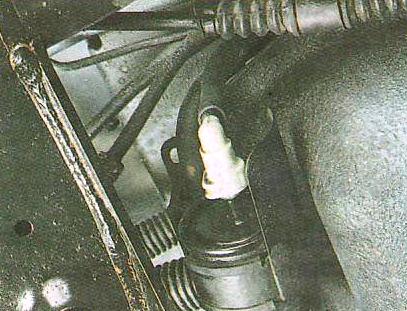 Замена топливного фильтра Авео Шевролет