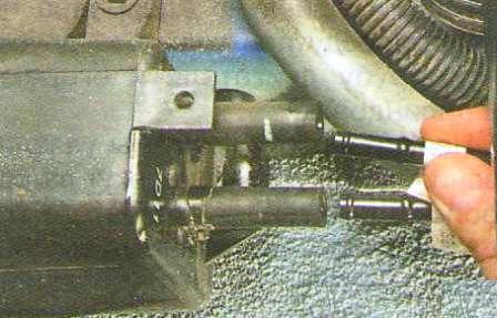 СНЯТИЕ, ПРОВЕРКА И УСТАНОВКА КЛАПАНА ПРОДУВКИ АДСОРБЕРА