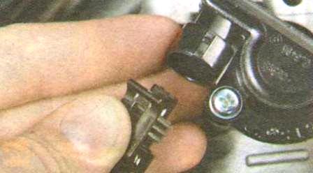 Замена дроссельного узла на автомобиле Chevrolet Aveo