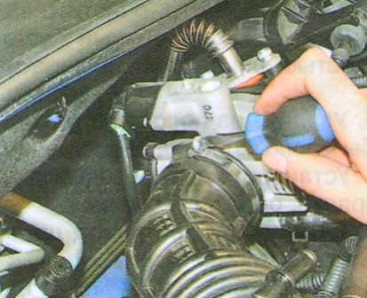 Замена дроссельного узла на автомобиле Chevrolet Aveo