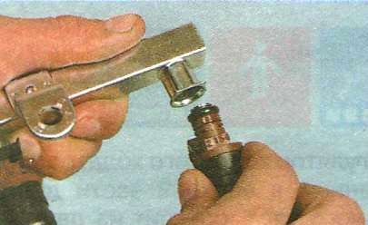 Снятие и проверка форсунок Авео Шевролет