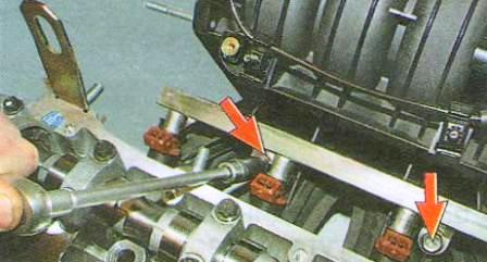 Снятие топливной рампы Шевролет Авео