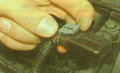 Снятие топливной рампы Шевролет Авео