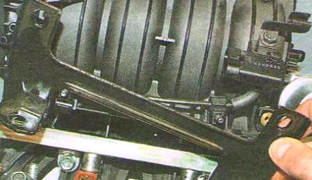 Снятие топливной рампы Шевролет Авео