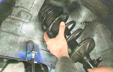 Снимите стойку в сборе.